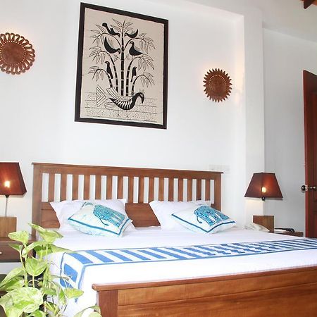 Blue Elephant Tourist Guesthouse Kudapaduwa Bagian luar foto