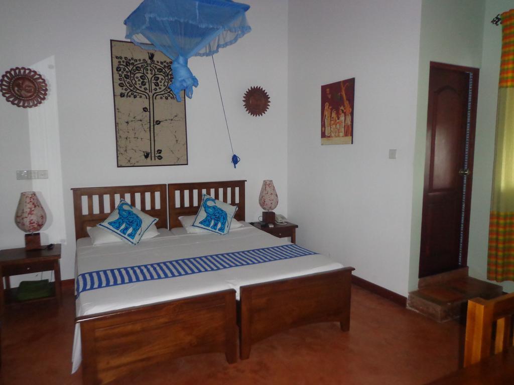 Blue Elephant Tourist Guesthouse Kudapaduwa Bagian luar foto