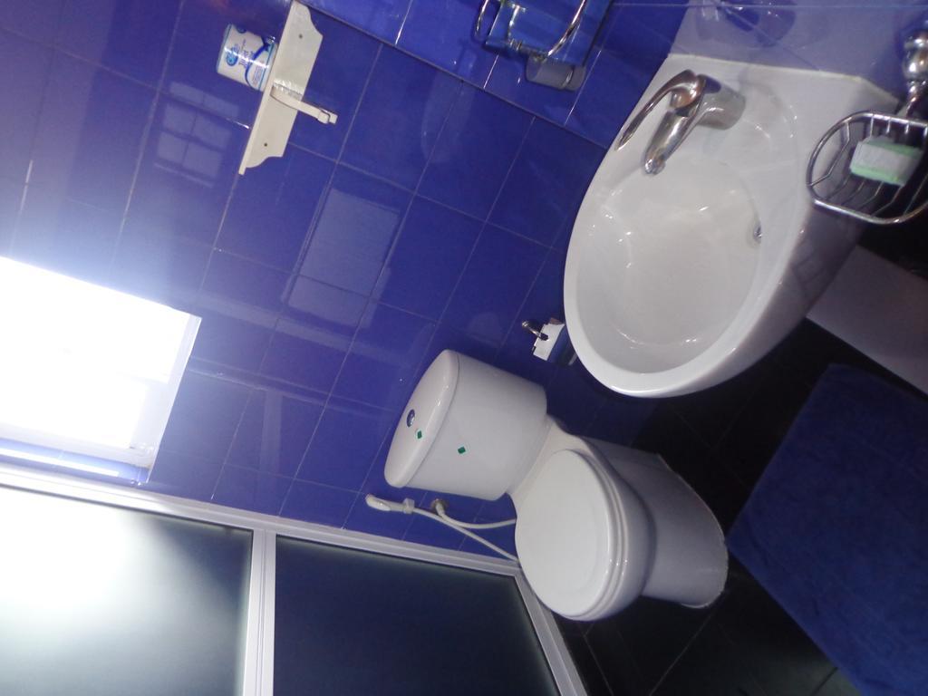 Blue Elephant Tourist Guesthouse Kudapaduwa Bagian luar foto