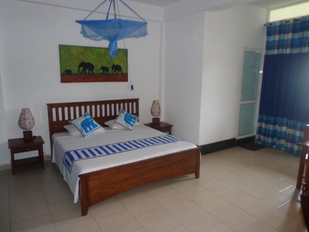 Blue Elephant Tourist Guesthouse Kudapaduwa Bagian luar foto