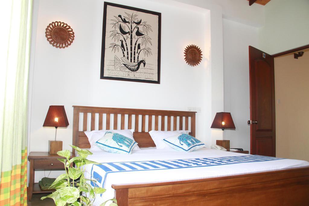 Blue Elephant Tourist Guesthouse Kudapaduwa Bagian luar foto