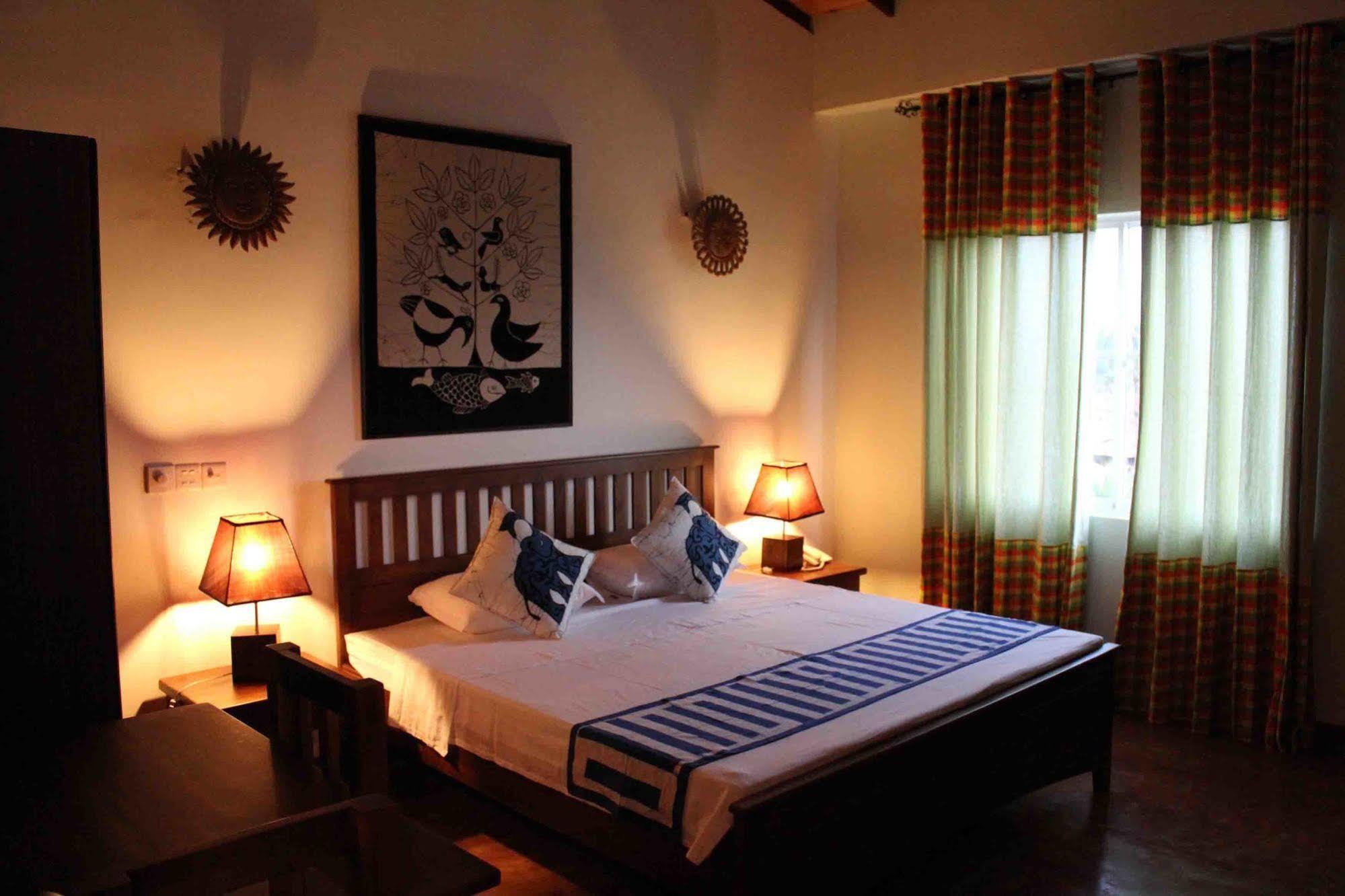 Blue Elephant Tourist Guesthouse Kudapaduwa Bagian luar foto