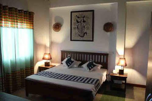 Blue Elephant Tourist Guesthouse Kudapaduwa Bagian luar foto